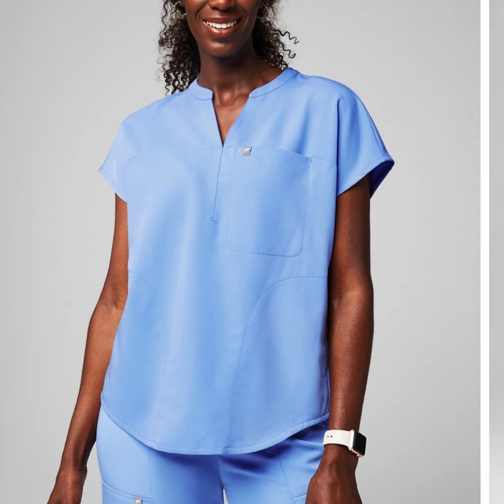 Fabletics Scrub Set